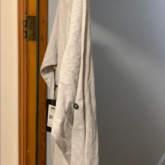 Long Sleeve Lion’s Crest Shirt - Picture 4 of 4